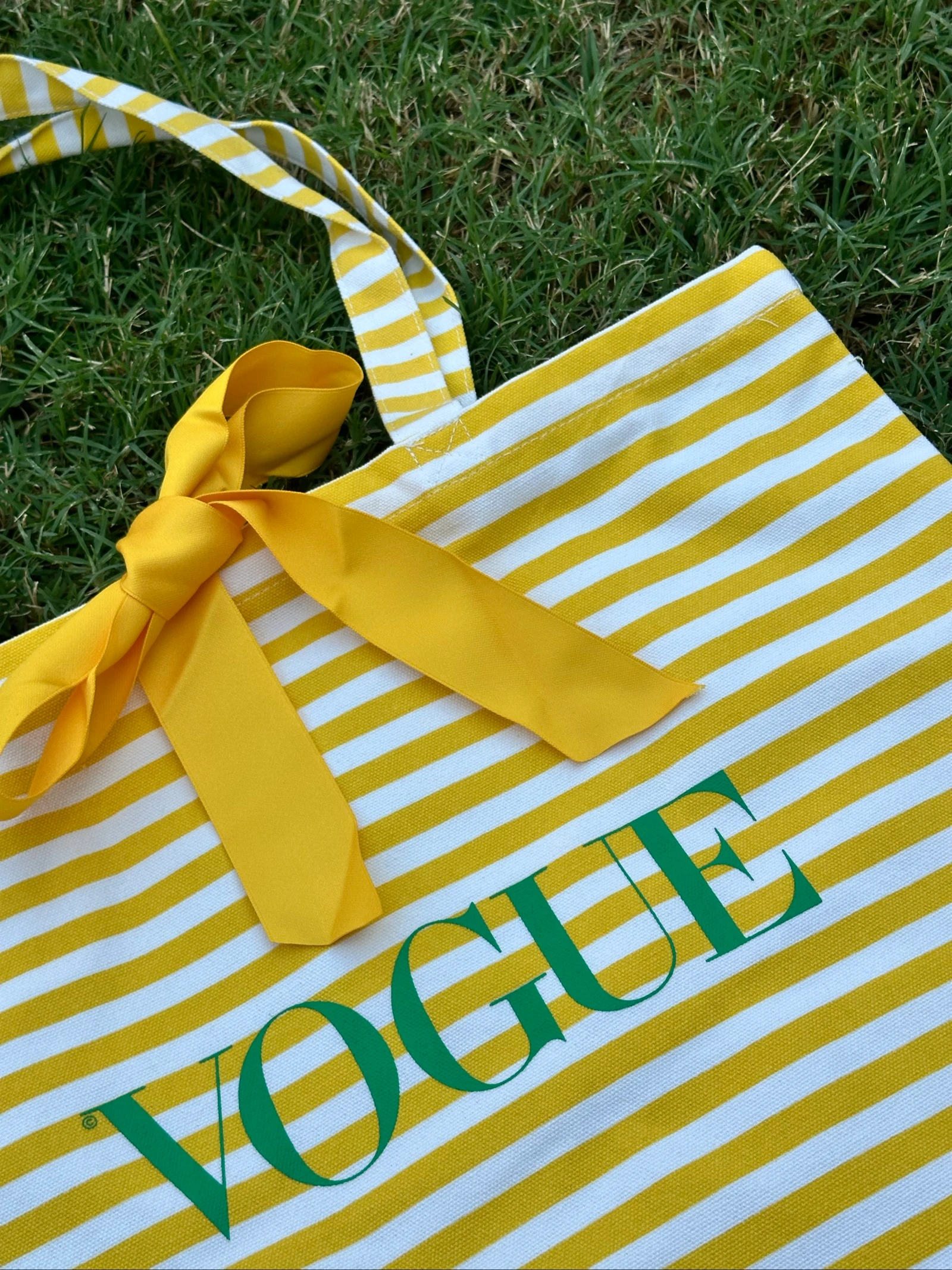 Bolsa tote listrada Vogue – photo 2